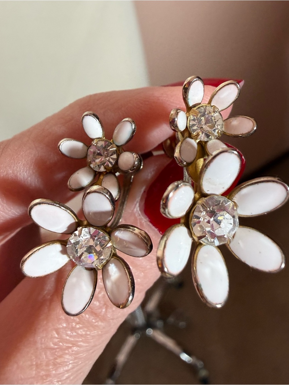 Vintage White enamel casted daisy flower Screw back earrings